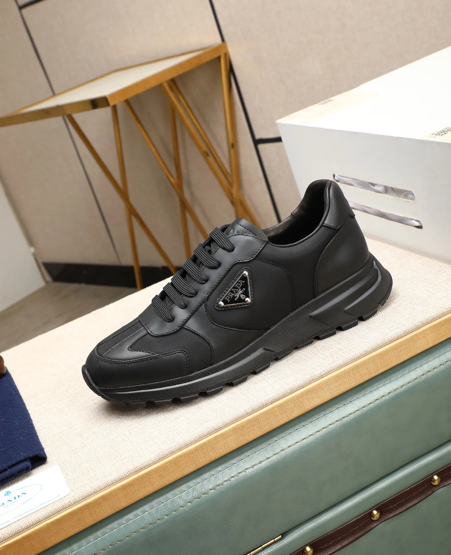Men's shoes 💰600 Top quality New hot models on the official website, timeless for a century, 🆘 Trendy brand (Prada) mainly promotes hot models, avant-garde and versatile fashion men's shoes private version molding, cowhide surface splicing 1:1 oil edge treatment... fashionable and simple, original imported cowhide lining cowhide feet; the atmosphere and personality are more fashionable, eye-catching and pursuing class, it will subvert the old idea and be a must-have for fashion trendsetters with you! Must keep it for yourself! High-end comfort, high-end quality workmanship. Size: 38-44 Various colors available. full package